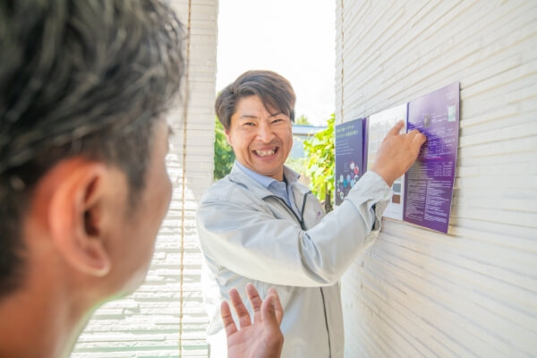 お客様にご説明している様子