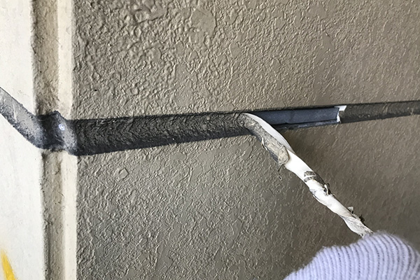 1.古いシーリング剤の除去